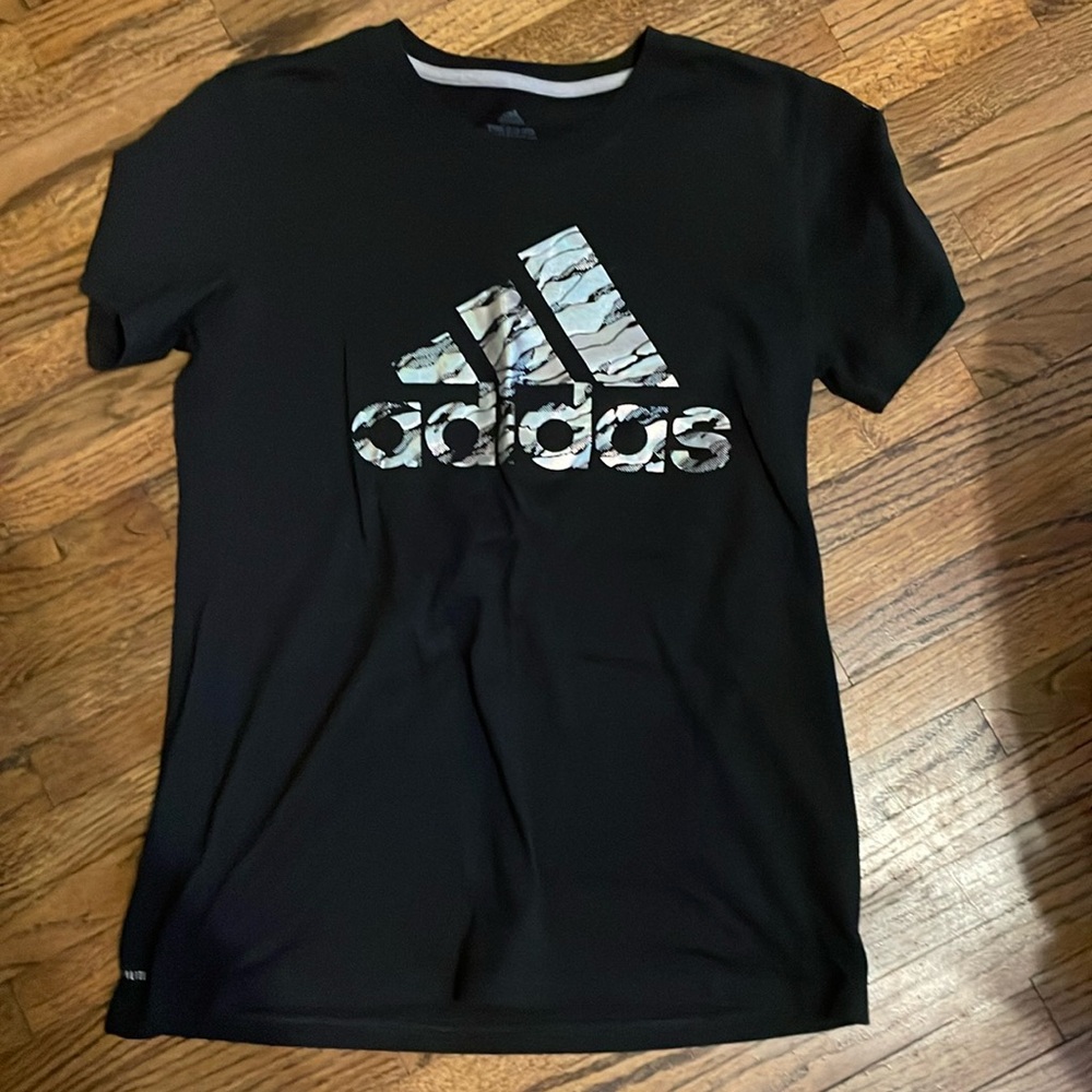 Women’s Adodas fitted t-shirt. Size small.